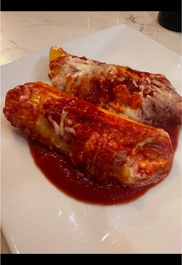 I almost never make manicotti! I forget how delish and easy it is to make. Such a crowd pleaser too#siciliangirl #manacotti #easyrecipe #dinnerideas