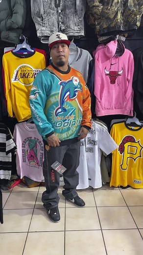 Cholo Style 90s Fashion Trends: Conekta, Sueters, Timberland