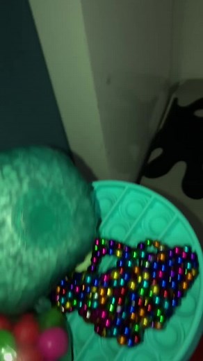 Mom rates my figets#GiftOfGame #ColdWeather #stimtoys #figettoys