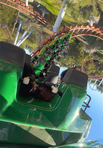 Viper POV - Six Flags Magic Mountain #viper #rollercoasterpov #sixflagsmagicmountain #fyp #sixflags