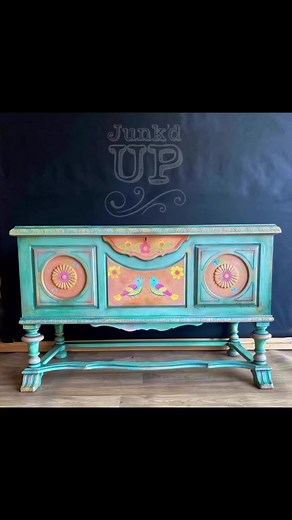 I can’t get enough of the Debi's Design Diary and IOD inlay!! This GORGEOUS piece is from Junk'd Up ❤️ | DIY Paint by Debi's Design Diary