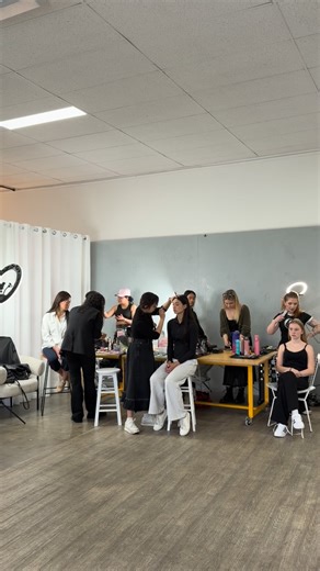 Australian Academy of Modelling on Instagram: "Editorial Shoot with the A team 📸✨"