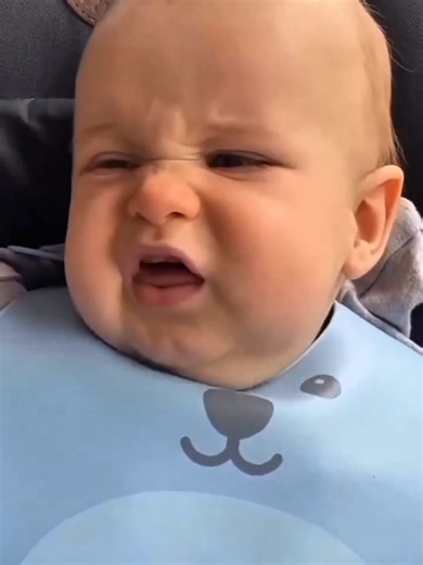 Try Not to Laugh 🤣🤣 #momsoftiktok #babyreaction #babiesoftiktok #dadsoftiktok #funnybaby