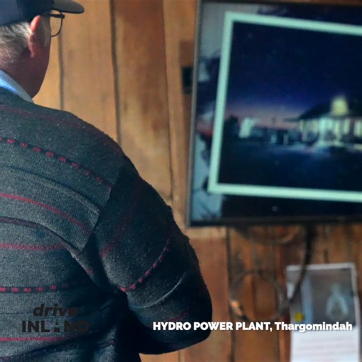 ⚡️ Did you know Thargomindah made history? This pioneering Outback town was the first in Australia (and third in the world!) to produce hydroelectric power for street lighting — all powered by water pressure from the Great Artesian Basin. 💧 The hydro power plant ran for an incredible 54 years, from 1898 to 1951. The bore supplying it reached a depth of 808 metres, with water emerging at a steamy 84°C! Today, Thargomindah remains the hub of the Bulloo Shire — Queensland’s third largest shire, co