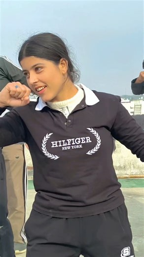 Insta queen💗🫂 on Instagram: "Wait for end.......🤭😂Full dance performance with my 9th and 10th class....😅🌺🫣......#trending ....#love ....#trendingreels ....#viral ....#college ...."