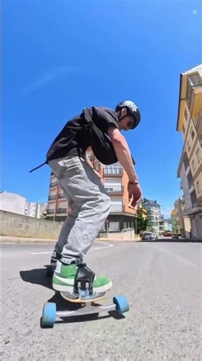 The endless snowboard season ☀️🏂🇪🇸 #freebord #snowboarding #skateboarding #snowboarder #skater