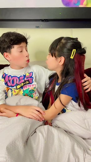Los niños imitan a los adultos por 24 horas