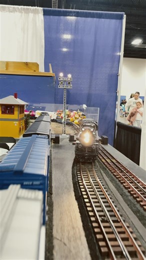 My Legacy NKP 765 Switching Between Tracks At Fredericksburg Model Train Show #lioneltrains #oscale