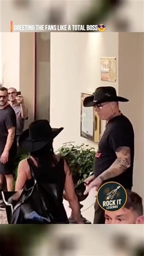 James Hetfield’s Metallica transition from chill to pure metal madness! 🪙🔥 #shorts #JamesHetfield