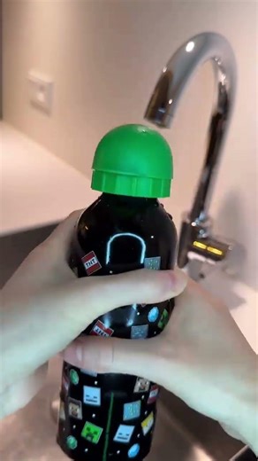 Minecraft bottle for kids #minecraft #creeper #merchandise #birthdaypresents