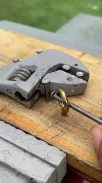 A mechanic showed the trick to never lose any tool #USAConstruction #SmartSolution #BrilliantIdea