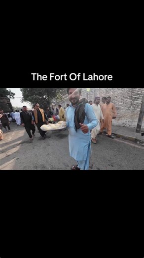 Food vendors in Pakistan #fyp #viral #fort #mosque #tft