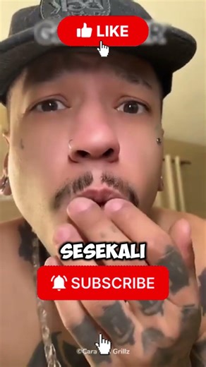 Grill Gigi Pria Ini Bikin Semua Orang Melongo!