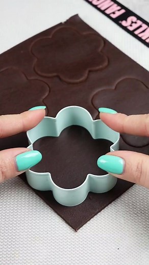 Sheep Nutella Cookies 🐑 No spread chocolate sugar cookie recipe available for subscribers 😊 Tools used in my amazon storefront -link in bio 💕 #nutella #nutellacookies #chocolatecookies #sandwichcookies #cookiedecorating #sheepcookies #eastercookies #loveisbakeable | Loveisbakeable