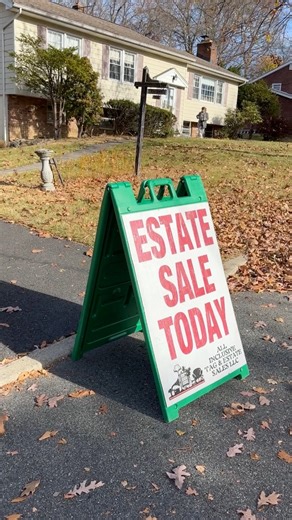 Come with me to another Estate Sale. Comment what you would have purchased! | The Home Update