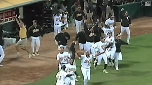OTD 2002: The A’s blew an 11-0 lead against Kansas City but Scott Hatteberg hit a pinch-hit “walk-off” home run in the bottom of the ninth inning for a 12-11 win, the A’s American League record-breaking 20th consecutive victory! #2002StreakTeam | #DrumTogether | Athletics