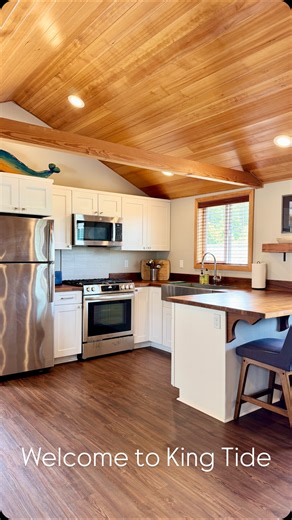 Tiny Tranquility on Instagram: "Welcome to King Tide! 🌊 If you’re looking for the perfect vacation getaway to enjoy the Oregon coast’s king tide season look no further than our nightly rental King Tide! Enjoy all of the comforts of home in this beach-y one bedroom nightly rental fit for a king, which is precisely why we call it King Tide! Relaxing in King Tide after a day at the beach or shopping your way around our cute coastal towns is highly encouraged with its large sofa that comfortably fo