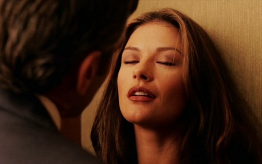 乔治·克鲁尼和凯瑟琳·泽塔琼斯的销魂一吻《真情假爱》Intolerable Cruelty