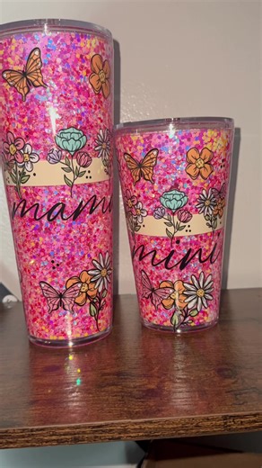 Look at this mommy and mini duo 🥹🥹😍 I’m obsessed! We used “strawberry shortcake & pink rectangles” from @CustomByEstee always use code kind to save with her!