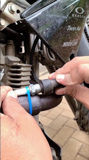 How to install a motorcycle spark plug #tips #tricks #motorcycle