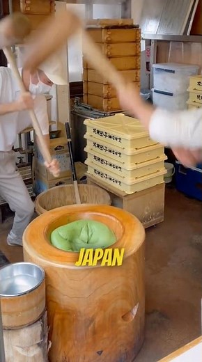 How Traditional Japanese Mochi Is Made 🍡🇯🇵😳