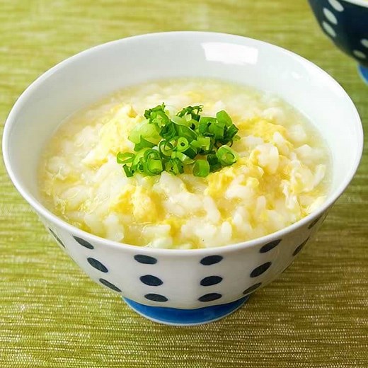 さっとできる♪ 白だしのたまご雑炊のレシピ動画・作り方 | デリッシュキッチン
