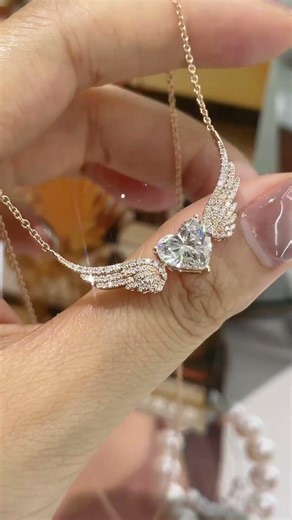 18K Gold Heart-Shaped Diamond Necklace,