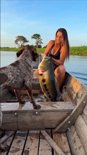 🐠🌞🐕 Strong Bikini Girl Pulling Giant Peacock Bass