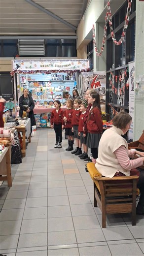 Thank you to Husbands Bosworth CofE Primary School for bringing their choir to sing for us tonight for #latenightshopping We hope that the children who couldn't attend get well soon | Harborough Market
