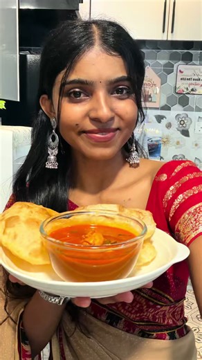 Apa kata kita buat poori & kari ayam untuk buka nanti! Korsng mesti kena cuba…. jangan lupa follow hinthu kat @Triny Boutique , nanti semua collection hinthu update up to date! #HinthuKitchen #fyppppppppppppppppppppppp #kariayam #poori #menubukapuasa