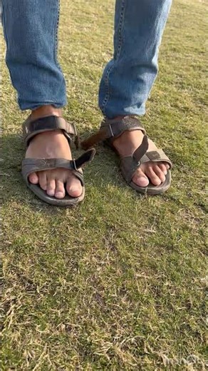 How to Wear Sandals Properly #lifehacks #lifestyle #lifelessons #shorts