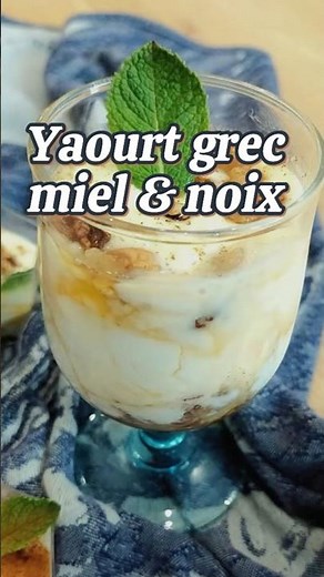 GREEK YOGURT WITH HONEY AND WALNUTS 🥄 Quick recipe #greekdessert #greekcuisine #quickrecipe