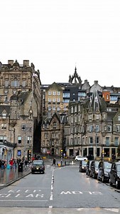 📍Discover my favourite Cozy & Pinterest-worthy coffee spots in Edinburgh! 🏴󠁧󠁢󠁳󠁣󠁴󠁿☕️ In no particular order: 1. @ohdeer.uk on Elm Row 🦌- one of the best coffees in the city. They have a beautiful selection of sweet and savoury pastries, plus a dreamy storefront that’s perfect for that cute coffee mug shot. ☕️📸 2. @santucoffee 🇧🇷☕️ - this is actually their second location as they also have a cute little shop in Canongate. A truly unique setting! The building was formerly the Edinburgh 