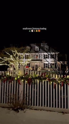 A small town Hallmark style Christmas wins every time 😍🎄🫶🏼 SAVE THE DATE 📍Ridgefield, CT 2025 Holiday Stroll is December 5th & 6th #mainst #mainstreetusa #ridgefield #ridgefieldct #christmasinconnecticut #connecticut #fairfieldcounty #smalltownusa #smalltownchristmas #hallmarkchristmas #hallmarktown Christmas in Connecticut | Hallmark Christmas | Ridgefield Holiday Stroll | Hallmark Town | Small Town USA | Living After Midnite