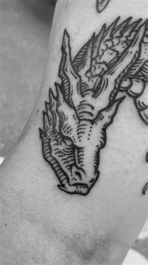 Evil Aden Tattoo on Instagram: "Smaug for Quinn. We had a blast last year makin some of my favorite tattoos. Dragons, knights, skulls, weapons, got more to share w yall. Be like Quinn, get a dragon tattoo or two. Tattooed at @rat_king_collective 🏴‍☠️ #dragon #tattoo #blackworktattoo #woodcuttattoo #gothtattoo"