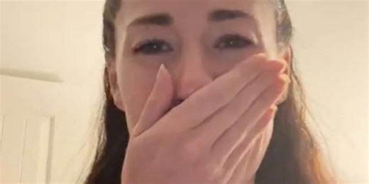 Une femme se rend dans un refuge pour adopter un chat  : le retour à la maison ne se passe pas comme prévu