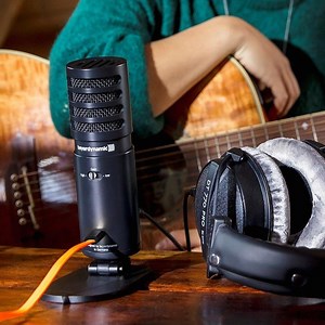 Capture the rich tones of acoustic guitars, grand pianos, wind instruments, and more. With its USB connectivity, the Fox works seamlessly on iOS, Android, Mac, and Windows devices. 📱💻 Experience real-time monitoring with the integrated headphone output and adjustable volume control. Mute the mic when needed, and fine-tune sensitivity with the gain switch. Plus, effortlessly blend audio signals with the mix control for perfect recordings. 🎧✨ Beyerdynamic Fox Cardioid Condenser USB Studio Micro