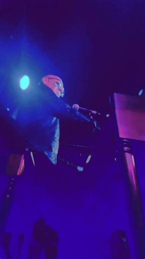 Rippin’ a solo on the Hammond XK5. Not a bad way to spend a moment or two! This rig is a bad ass beast! | Toby Lee Marshall