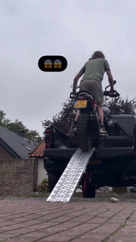 Peet Gerards on Instagram: "Bike Loading Fail 😱 R1300gs on the lifted RAM REBEL! Ramp: @racefoxx #r1300gs #ramrebel #trophypeet #gstrophy #revitrider #r1300gsa #racefoxx"