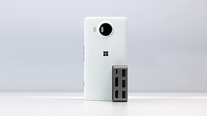 Lumia 950 XL è... il prossimo Surface Hub? Col modding tutto è possibile