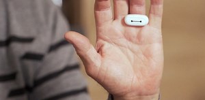 無呼吸症候群の対策にも。指にはめるだけで“睡眠の質”がわかるアイテム【今日のライフハックツール】 | ライフハッカー・ジャパン