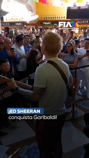 Ed Sheeran conquista Plaza Garibaldi con mini concierto sorpresa ⁣ El cantautor sorprendió a sus fans en CDMX con un íntimo concierto improvisado en el icónico Salón Tenampa, Plaza Garibaldi. Vía: Jorge Patiño | Azteca Noticias