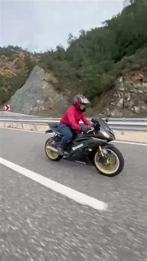 ARA GAZ VER ABİ DİYENLERE GELSİN YAMAHA YZF R6 SUPER SPORT YARIŞ MOTORU TUTKUNLARI KANALIMIZA ABONE