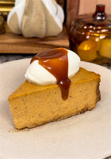 Pumpkin Cheesecake with a Gingersnap Cookie Crust 🎃🧡 served with whipped cream and salted caramel sauce 😋🤤 #pumpkin #cheesecake #pumpkinseason #fallbaking #pumpkinspice
