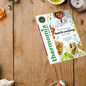 Passer moins de temps en cuisine et plus de temps en famille, ça vous tente ? ✅ Plus de 35 recettes spécialement conçues pour votre robot ✅ Des repas sains et rapides pour les 3 premiers jours de la semaine ✅ Des astuces et conseils pratiques pour s’organiser en cuisine 🚚 Livraison offerte | Thermomix France