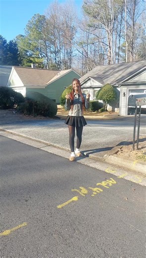 #creatorsearchinsights My teenage daughter wants to be a model , I am inspired by her carriage, because I know the exact challenge to be a successful model.