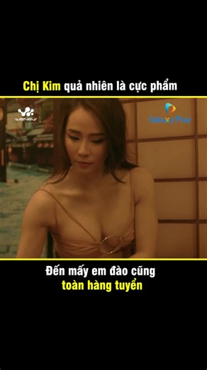 Cứ nhìn chị Kim là ra -------- Nguồn: Galaxy Play Nội dung trong phim là giả có mục đích giải trí được trích từ phim Hùng Long Phong Bá 2 Bản quyền được bảo vệ và quản lý bởi WeNew #WeNew #GalaxyPlay #HungLongPhongBa2 #NWT #GLXHLPB2 | WeNew Nhà Là Nơi