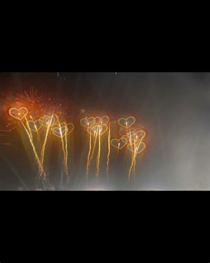 Epic heart shaped fireworks - goggle view from Coldplay concert at Stanford! 🎆❤️