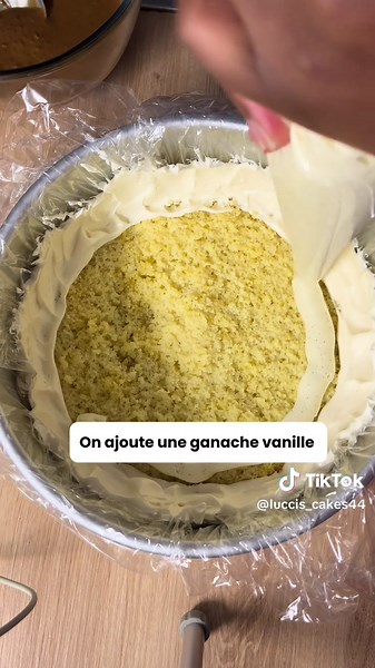Et si les Layer Cakes faisaient bientôt leur entrée chez Lucci’s Cakes ? 🤔 (La réalisation d’un* Layer Cake) #patisseriemaison #smallbusiness #nantes