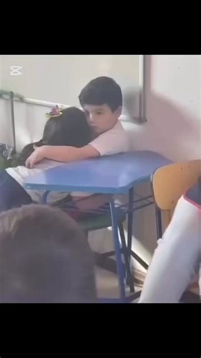 الوحيدة التي استطاعت التعامل مع هذا الطفل المصاب بالتوحد ❤️❤️❤️